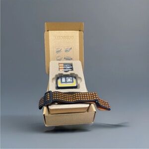 Headlamp Duracell LED 575 Water Resistant uses 3 AAA batteries not included.